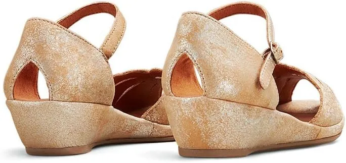 Gentle Souls by Kenneth Cole Women's Lily Moon Wedge Sandal