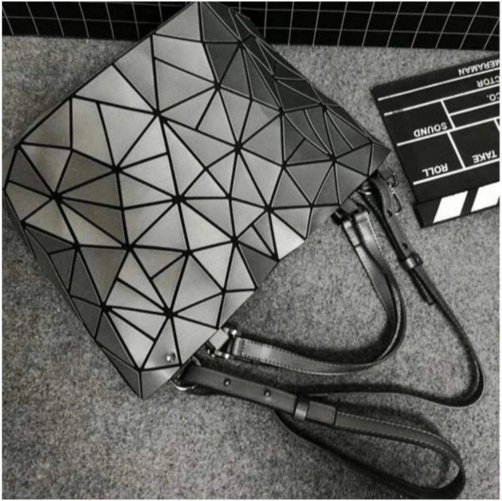 Geometric Luminous Purses and Handbags Shard Lattice Eco-Friendly Artificial Leather Rainbow Holographic Purse, Color, Large