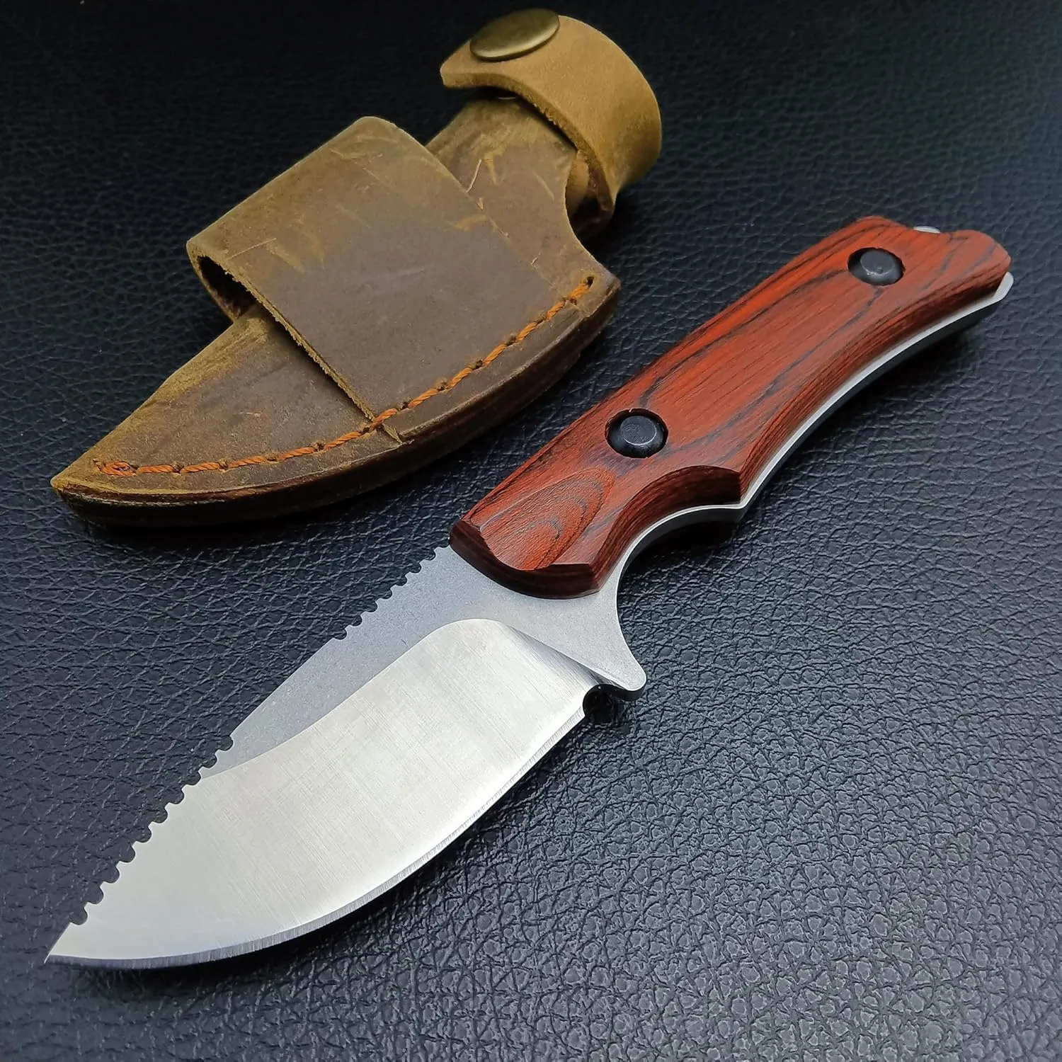 HUAAO Hidden Canyon Hunter, Fixed Blade Hunting Knife, Full Tang Fixed Blade horizontal Knife, Leather Sheath pocket knifes for men (Wooden Handle)