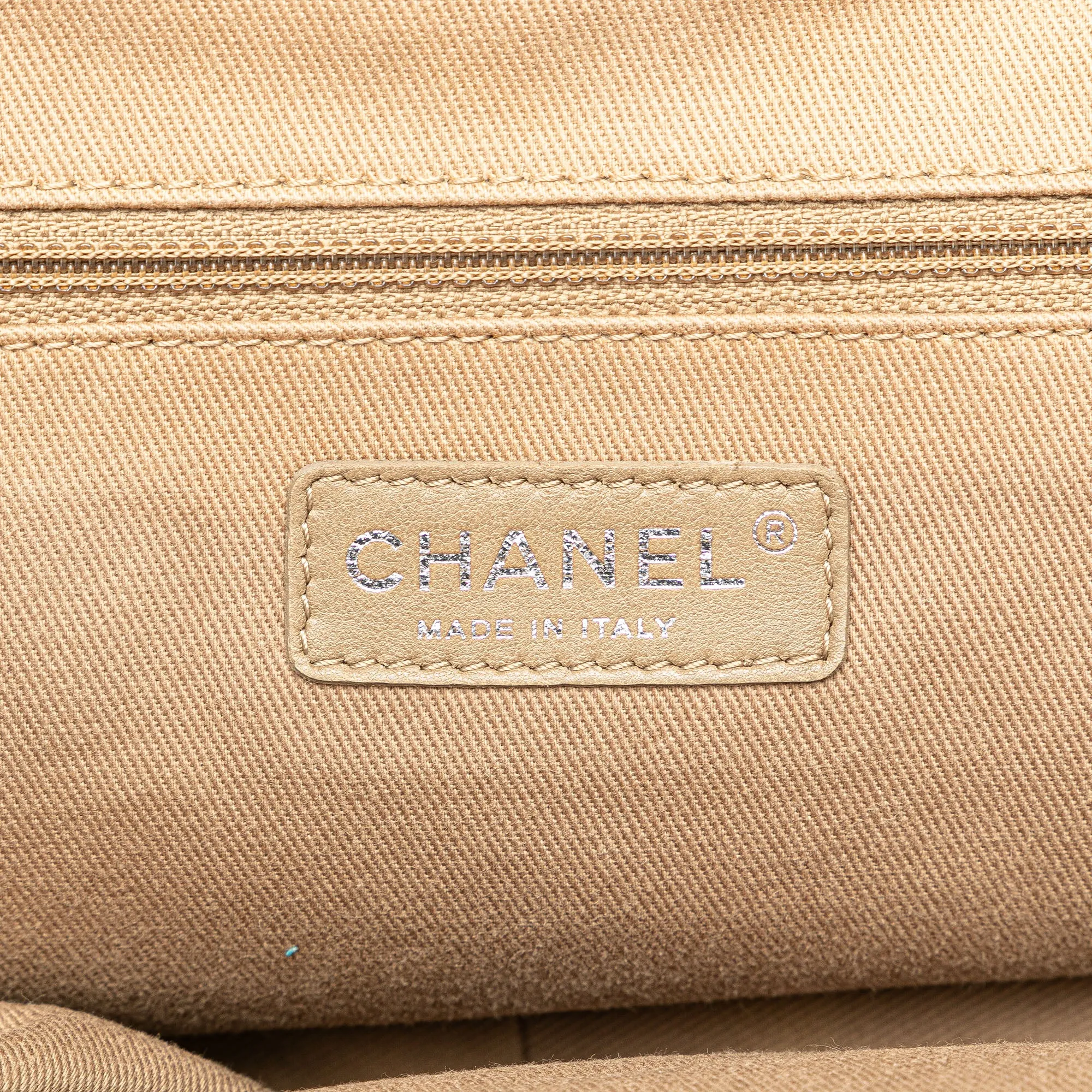Medium Quilted Caviar Frame Tote