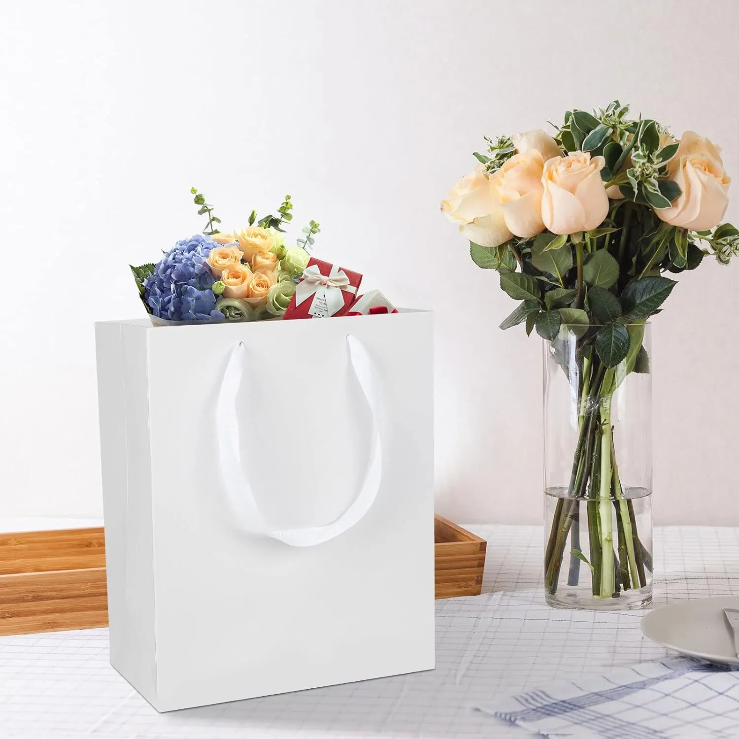 QIELSER 24 pc Kraft Gift Bags - Medium Size 8x4.75x10 Inches, White Paper Shopping Bags with Ribbon Handles for Parties, Weddings and More