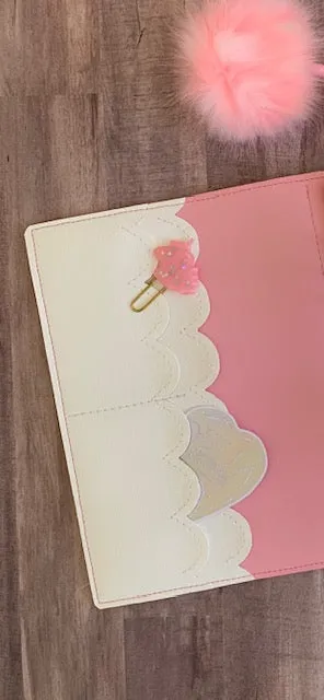 Scalloped Outer Pocket