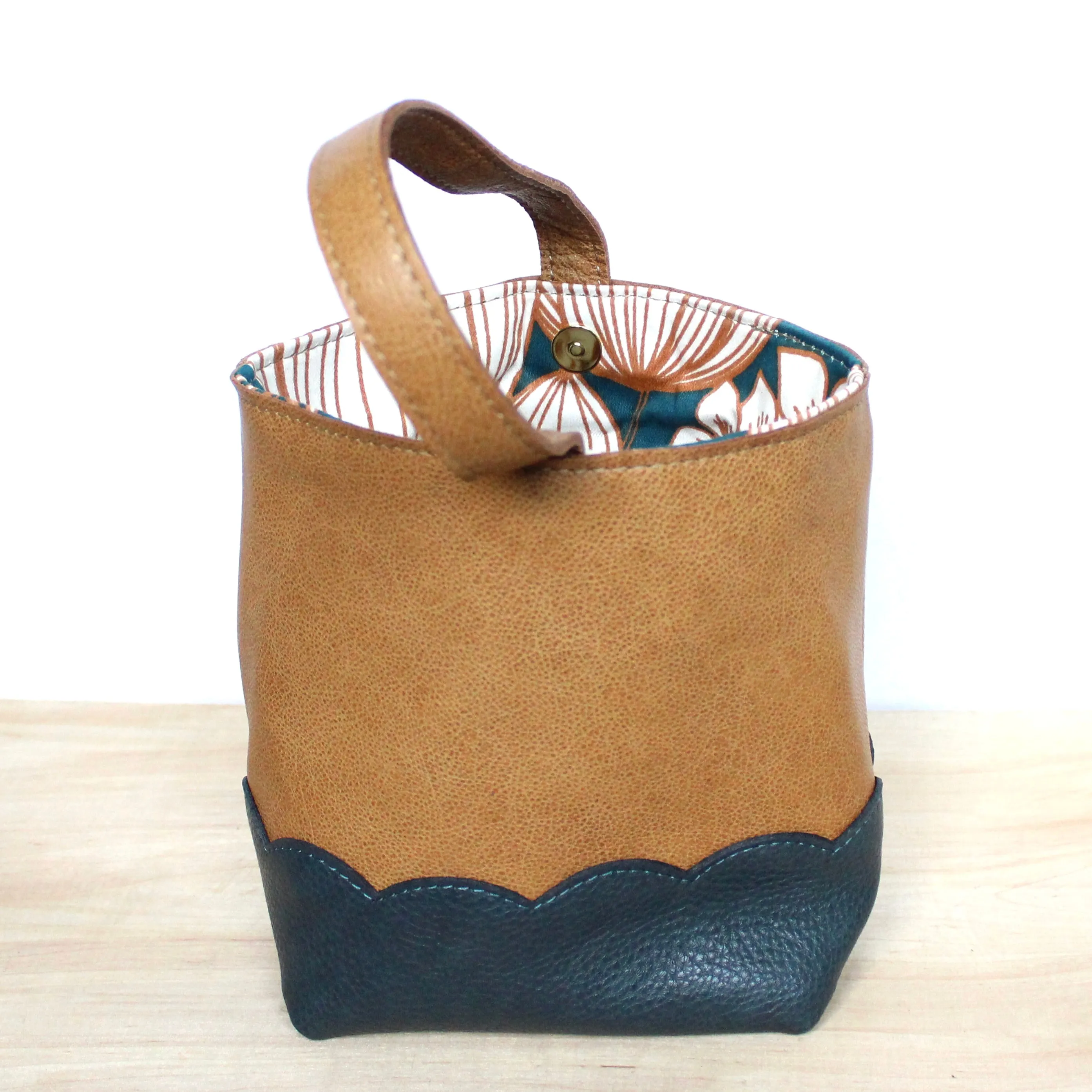 scalloped wristlet: buff tan/pebbled dark stone blue