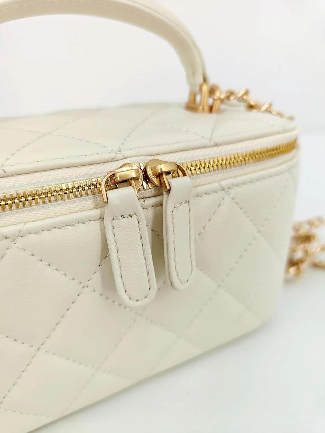 Small Genuine Leather Purse Quilted Crossbody Bag for Women, Mini Top-Handle Shoulder Handbag w/Gold Chain Strap