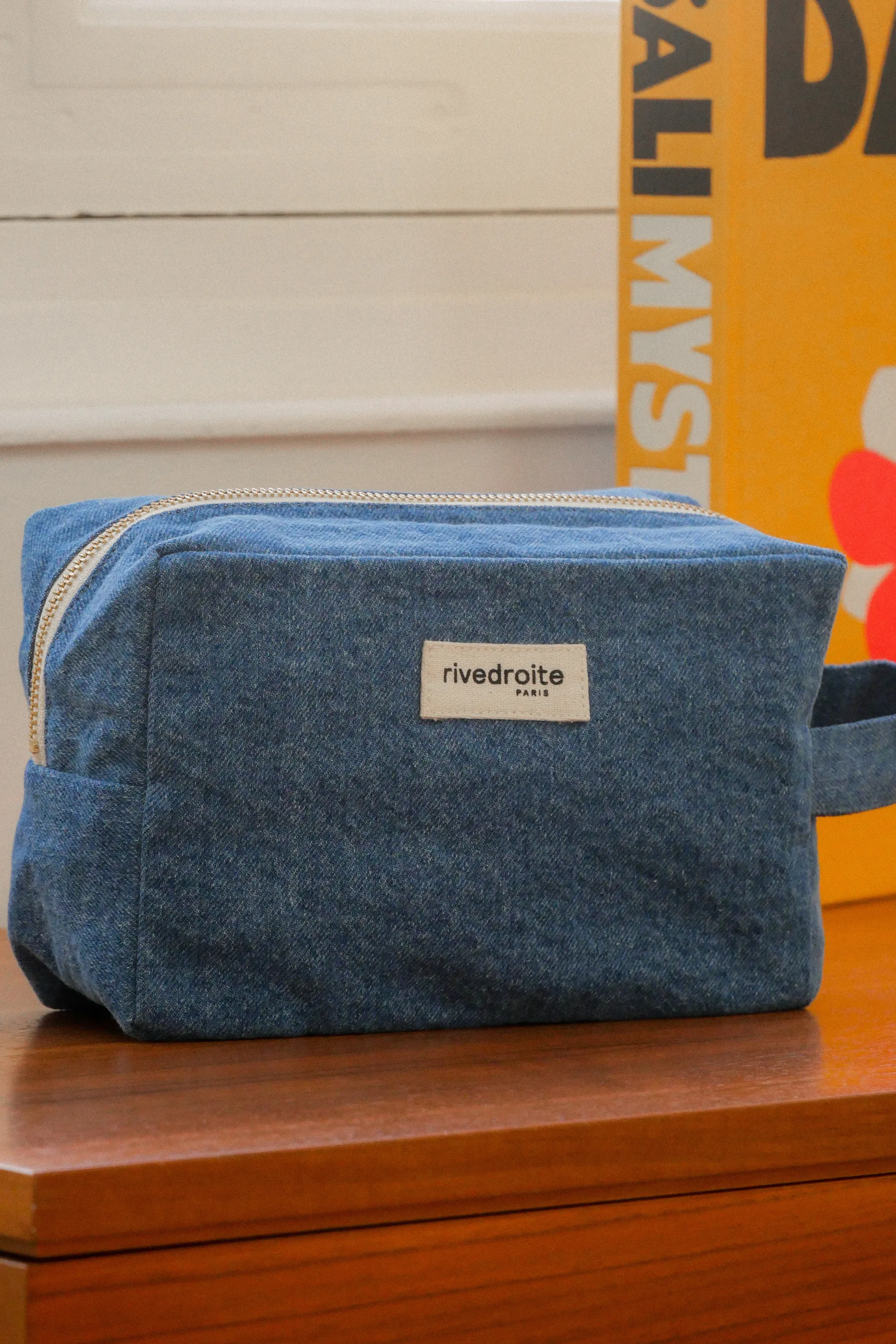 Tournelles the XL pouch - Upcycled Stonewhashed Denim