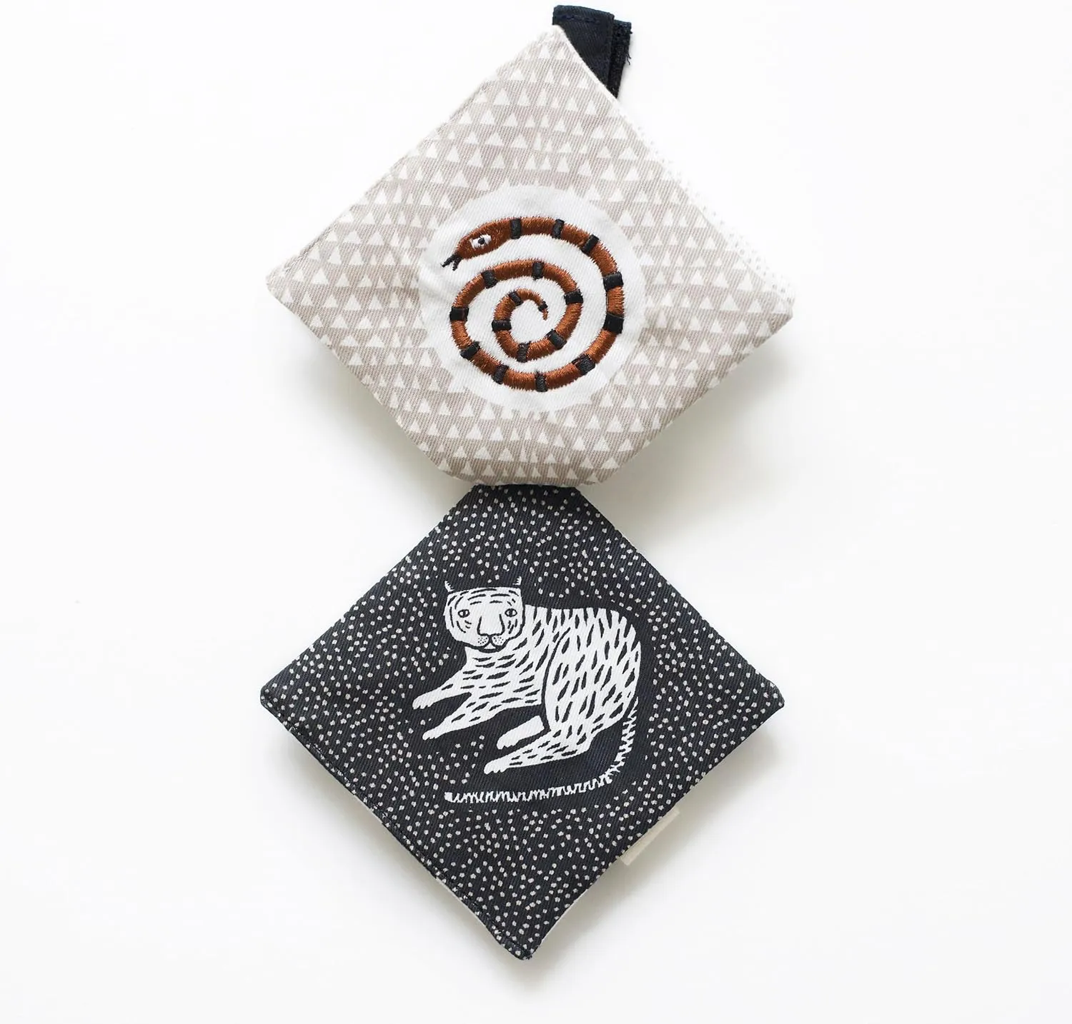 Wee Gallery Wild Animals Crinkle Pages Stroller Toy, Sensory Hanging Crinkle Toy with Mirror for Babies, High Contrast Animal Art and Montessori Baby Item for Walks, Car Seat, Play Gym and Tummy Time